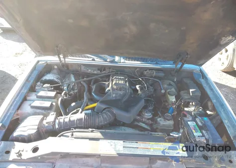 1999 Ford Explorer Eddie Bauer/Limited Edition/Xlt from USA, damaged, VIN 1FMZU32E5XUB05508